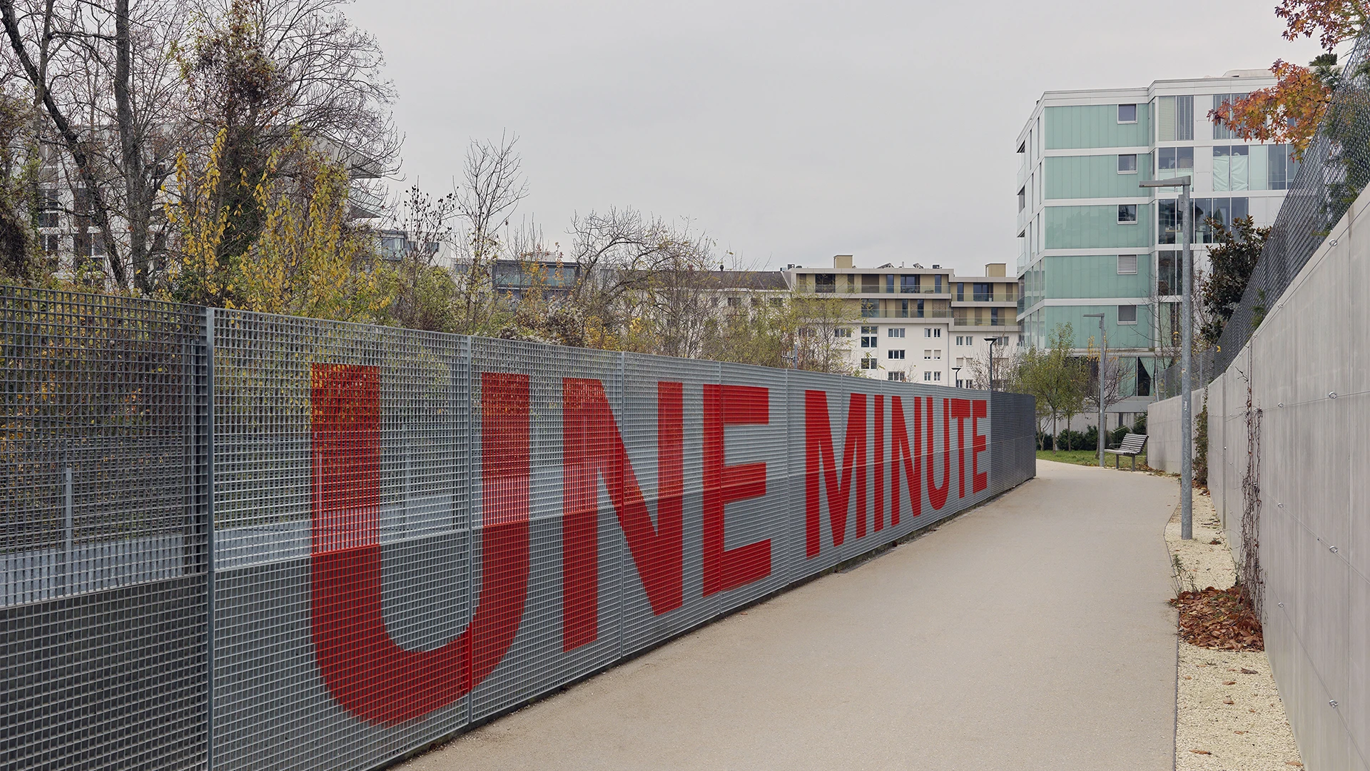 UNE MINUTE